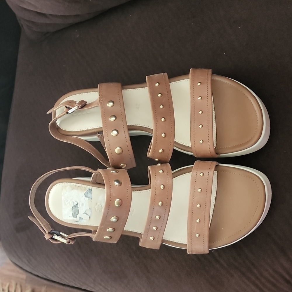 Ecco Sandles